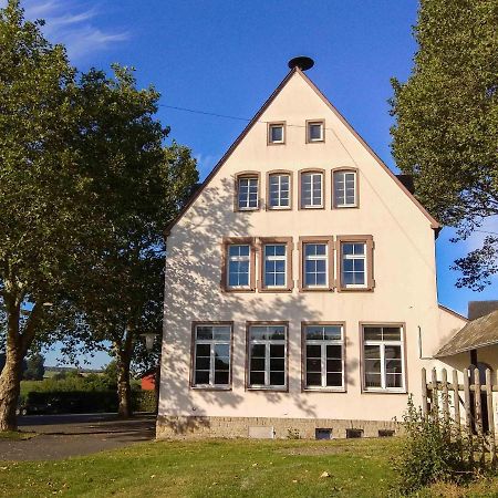 Alte Schule Gaestehaus - Fraeulein Apartment Bitburg Exterior photo
